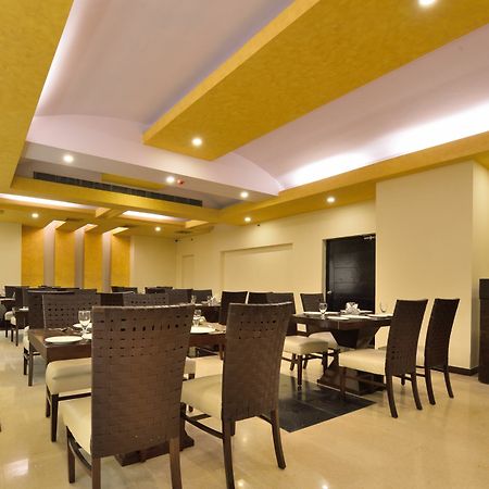 Glitz Westend Inn Neu-Delhi Exterior foto